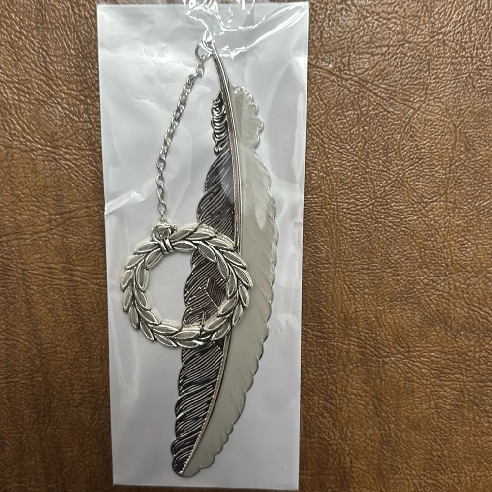 Choice of 1 Glow in the Dark Silver Bookmarks - Picture 2 of 4